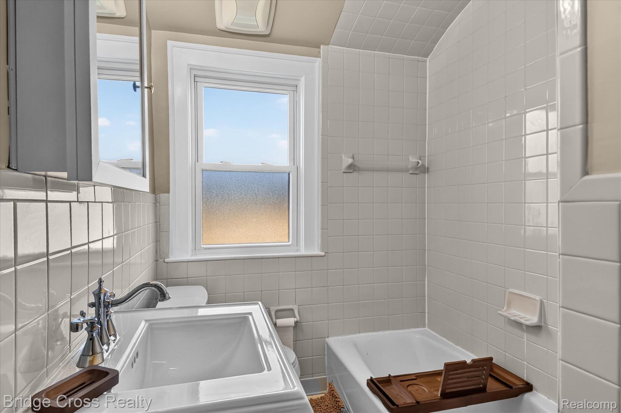 285 East Long Lake Road Troy, MI 48085 - Photo 30 of 49 White ceramic tile surrounds the bathtub and walls