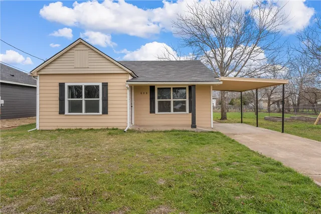 $180,000 | 608 Hayes Street, McGregor, TX 76657