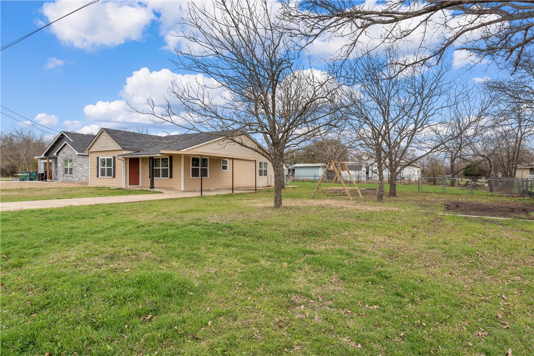 608 Hayes Street McGregor, TX 76657 - Photo 2 of 14