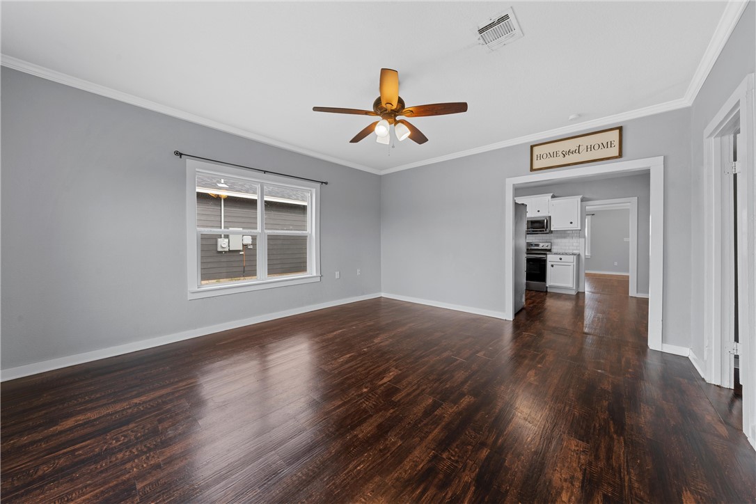 608 Hayes Street McGregor, TX 76657 - Photo 3 of 14