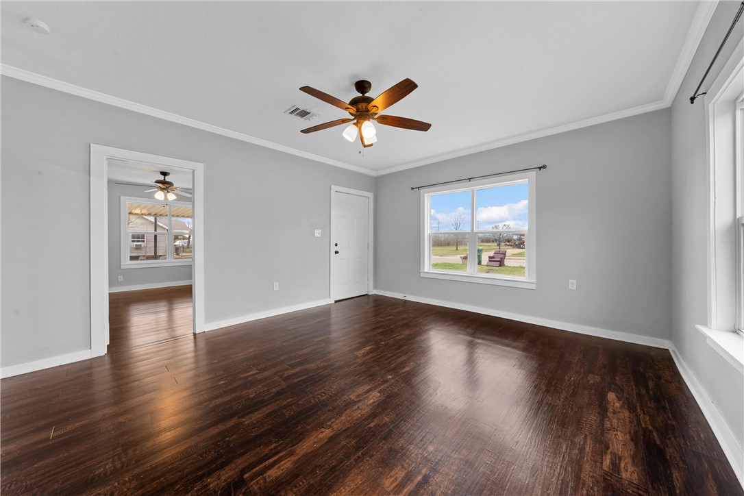 608 Hayes Street McGregor, TX 76657 - Photo 4 of 14