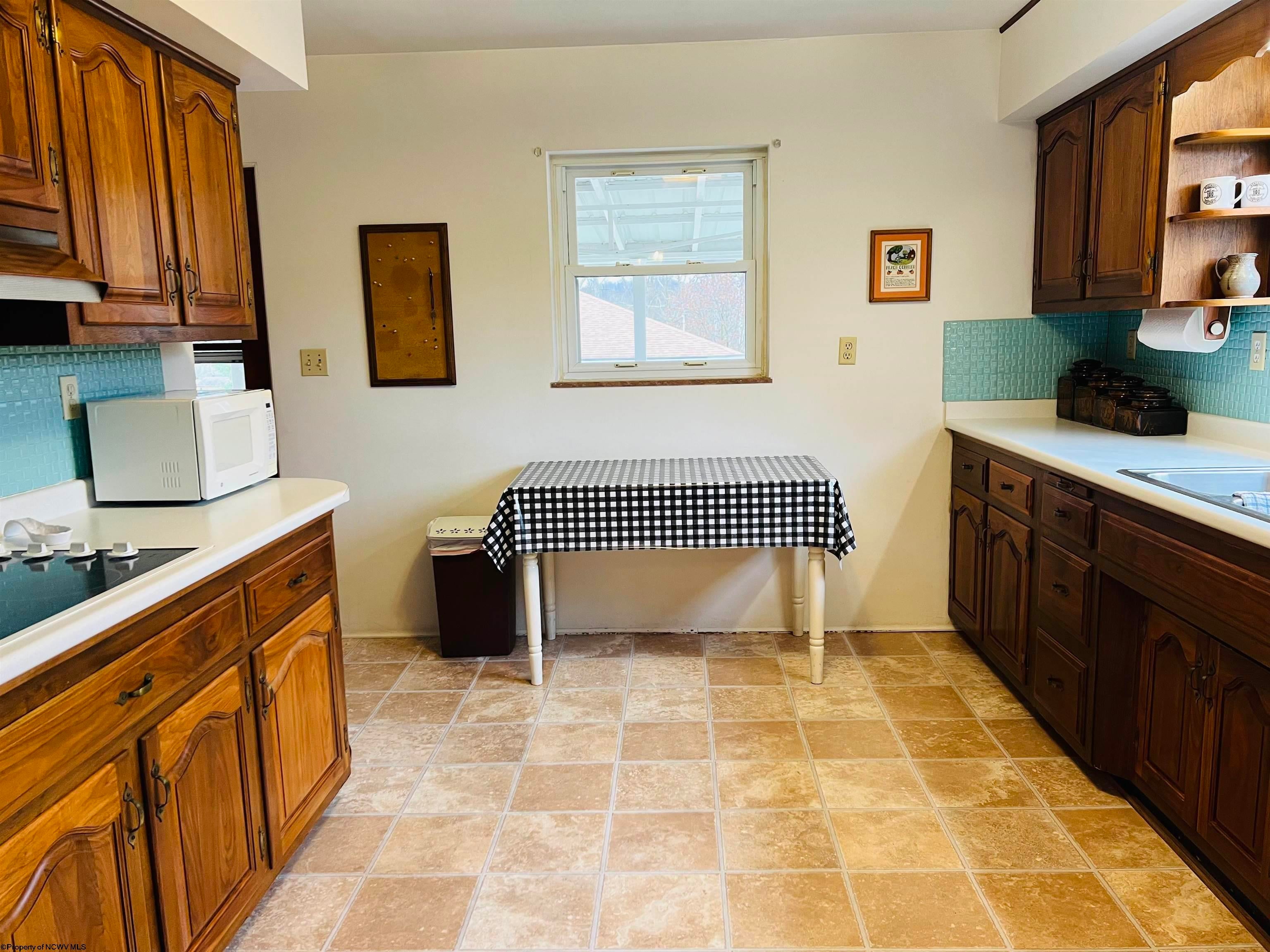 113 Hallhurst Road Fairmont, WV 26554 - Photo 5 of 23 Gallery Image 5