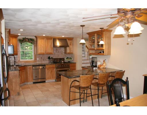 18 Governor Peabody Road Billerica, MA 01821 - Photo 2 of 21