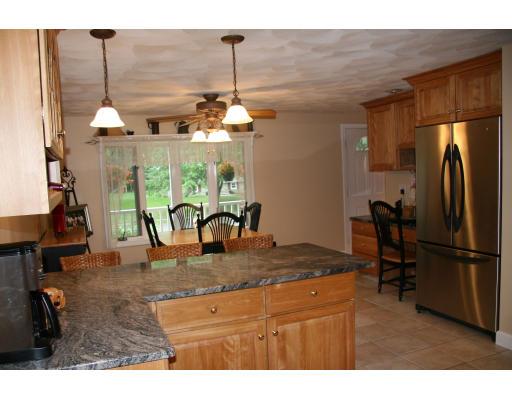 18 Governor Peabody Road Billerica, MA 01821 - Photo 3 of 21
