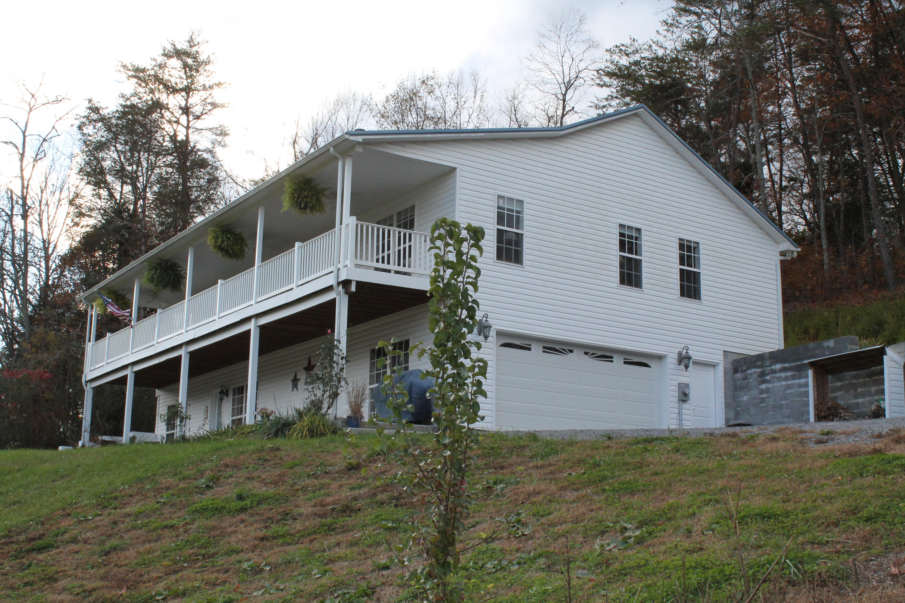431 Fall Creek Road Maynardville, TN 37807 - Photo 3 of 26 Front right of house