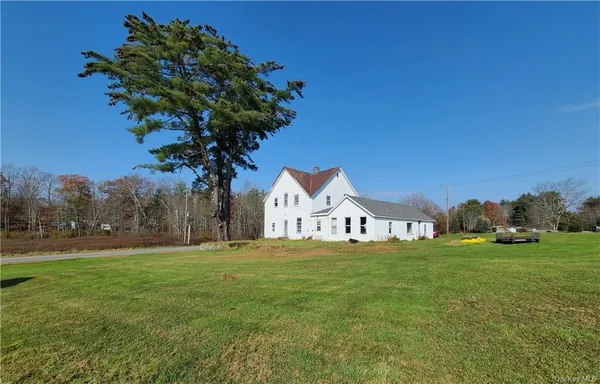 a view of a house with a big yard