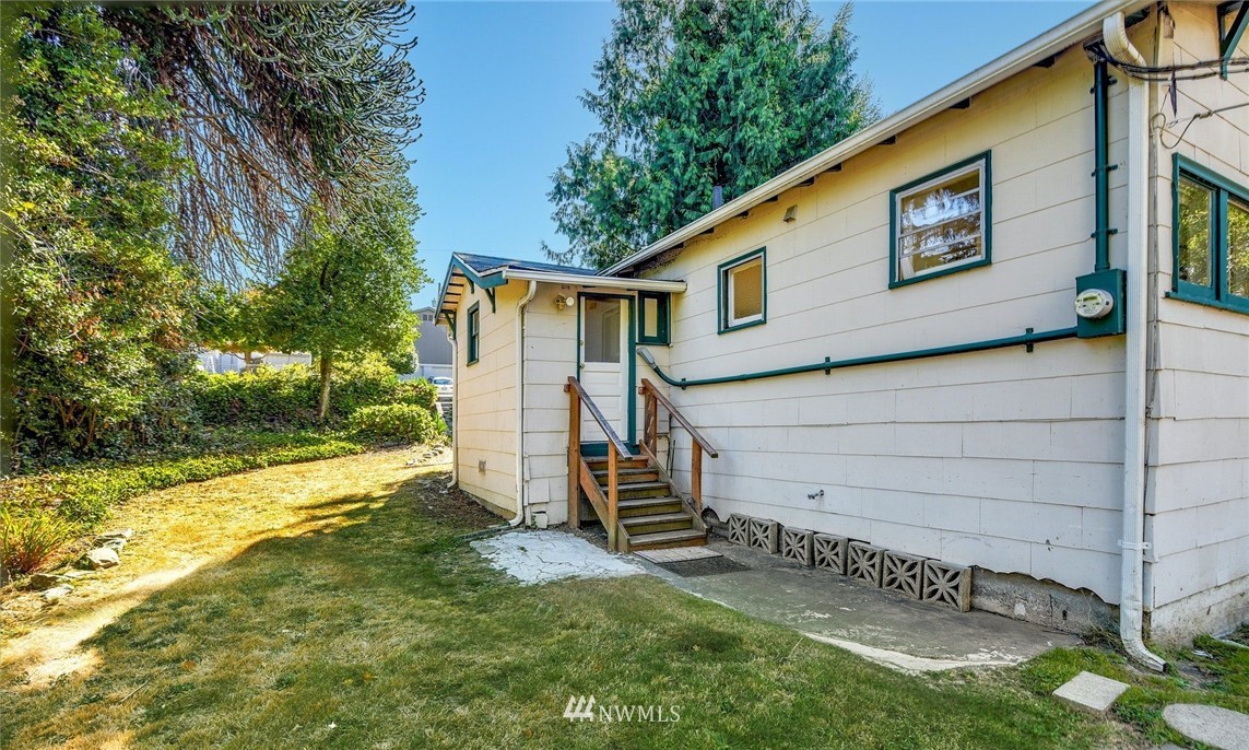 7511 14th Avenue Southwest Seattle, WA 98106 - Photo 11 of 16 a view of a house with backyard