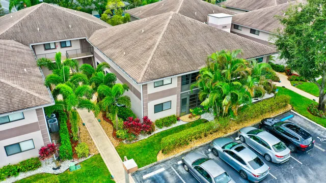 $2,400 | 15364 Lakes Of Delray Boulevard, Unit 45, Delray Beach, FL 33484