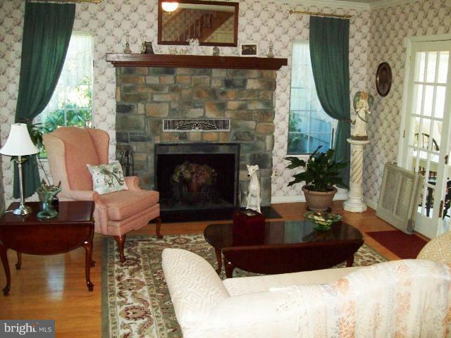 14514 Valley Road Northeast Cumberland, MD 21502 - Photo 13 of 19 Living Room