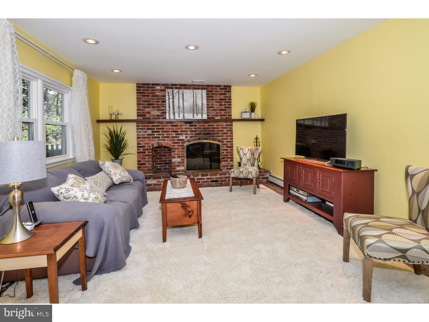 800 Roelofs Road Yardley, PA 19067 - Photo 14 of 25 Family Room