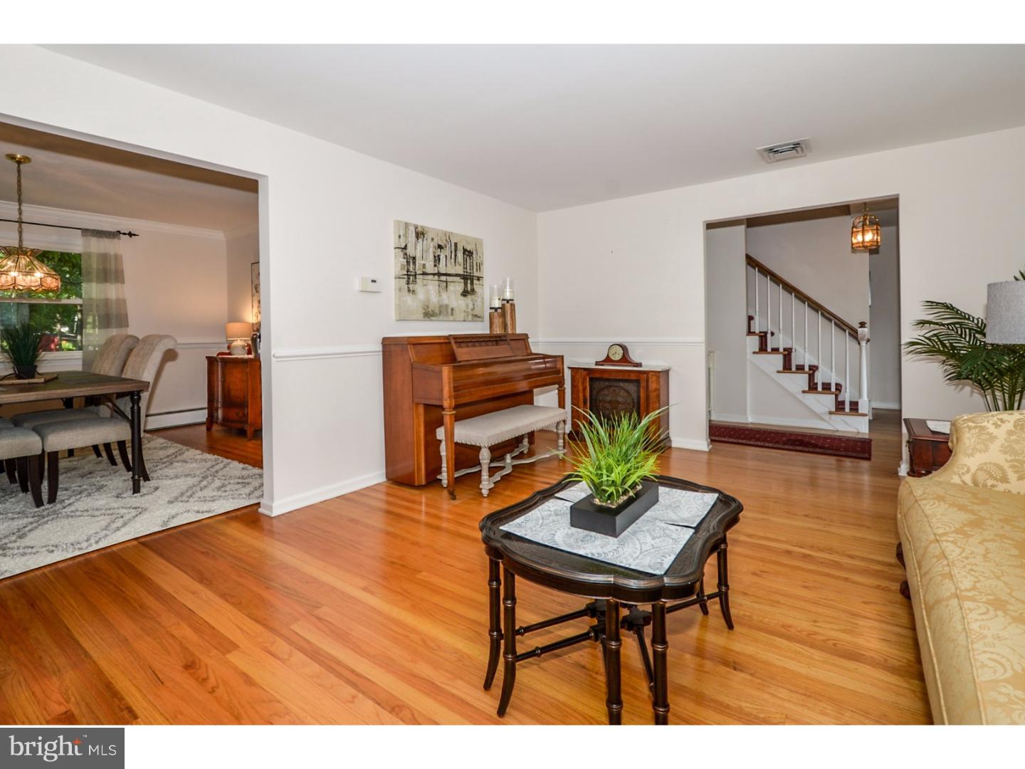 800 Roelofs Road Yardley, PA 19067 - Photo 7 of 25 Living Room