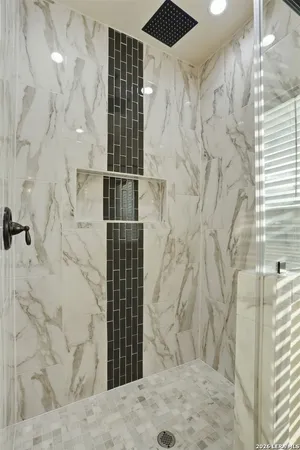 a bathroom with double vanity sinks and a mirror