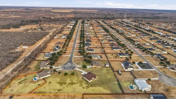 $460,000 | 100 West Short Meadow Drive, Lytle, TX 78052