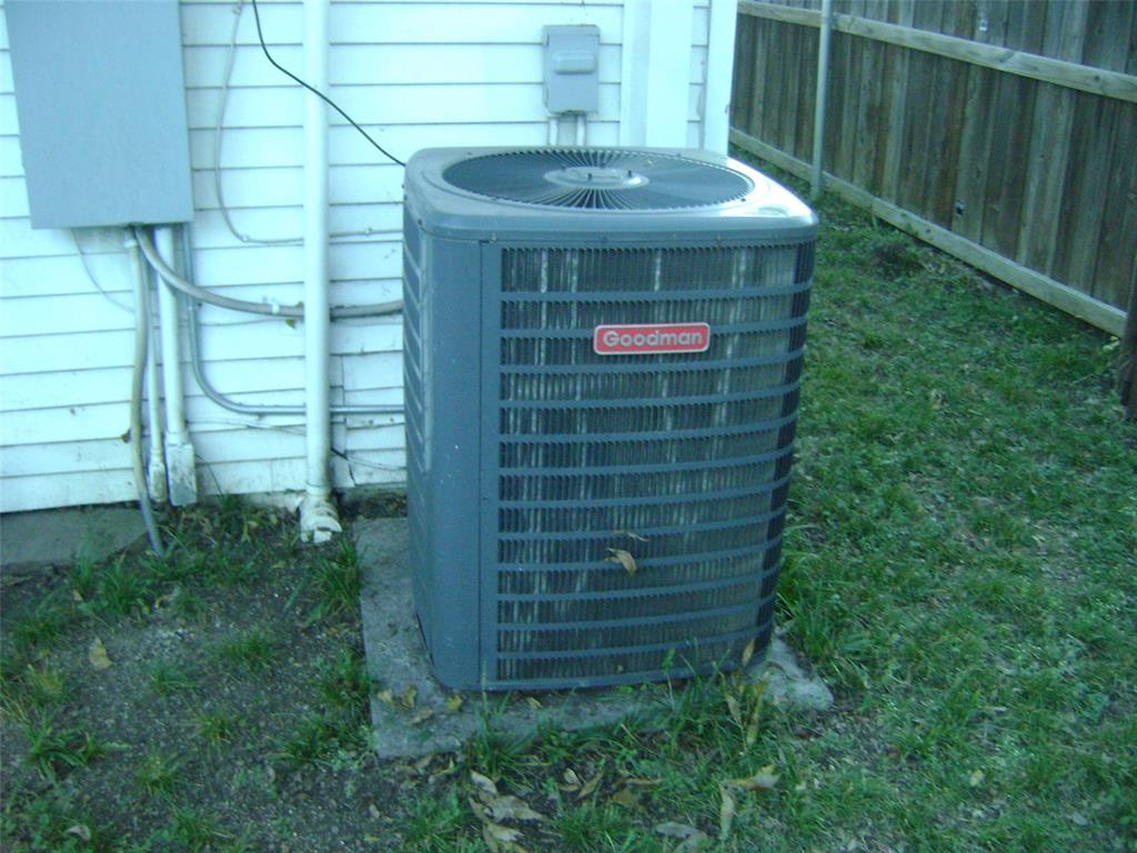 2419 Catherine Street Dallas, TX 75211 - Photo 7 of 12 a view of an outdoor space