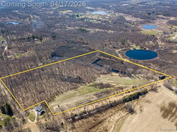 $425,000 | 825 West Rose Center Road, Holly, MI 48442