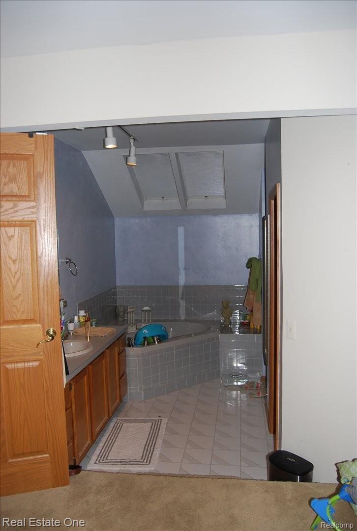 3371 Donley Avenue Rochester, MI 48309 - Photo 11 of 19 11 Step Down Master Bathroom