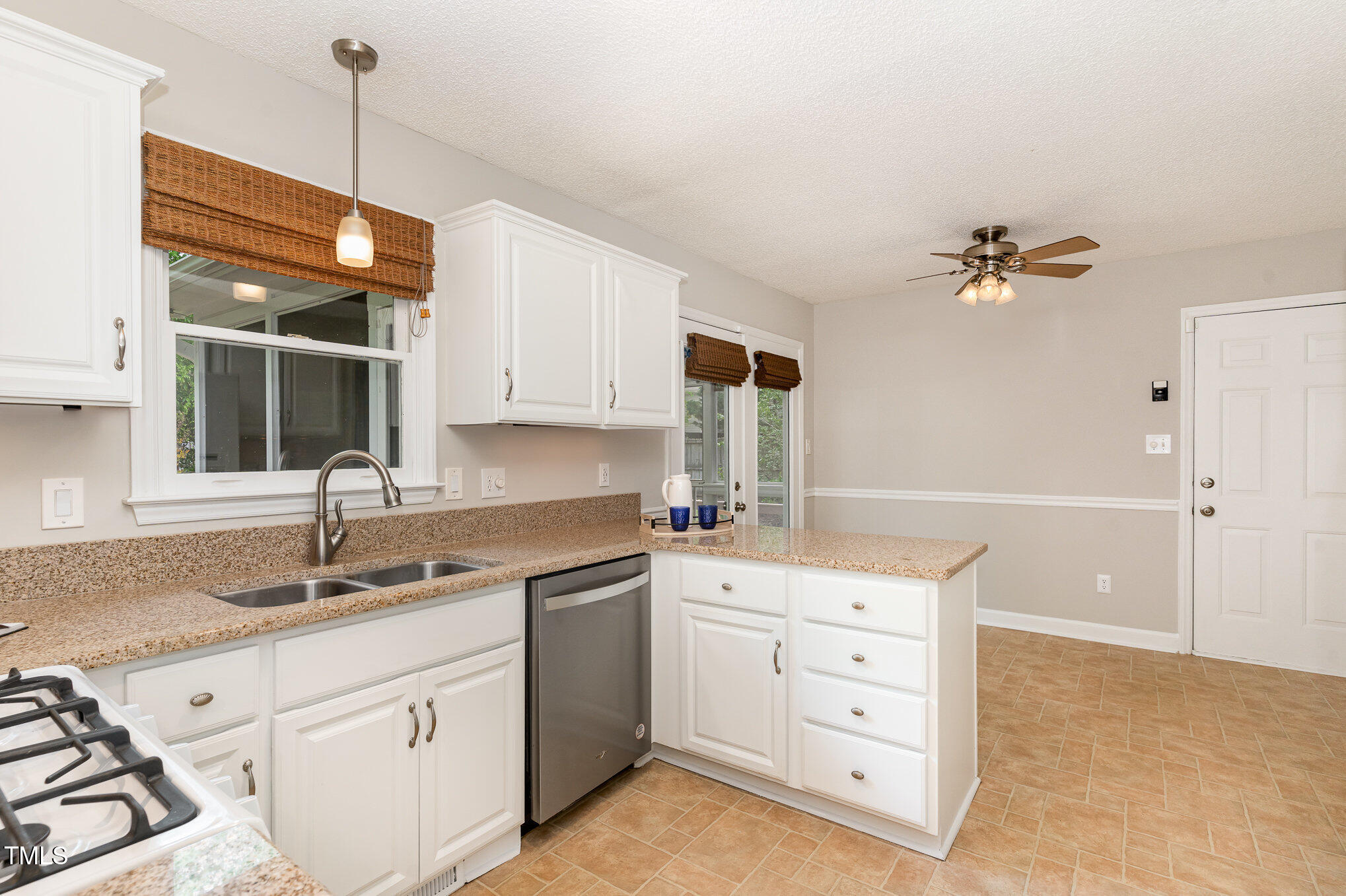 5033 Knightsbridge Way Raleigh, NC 27604 - Photo 8 of 40 Kitchen with Breakfast nook
