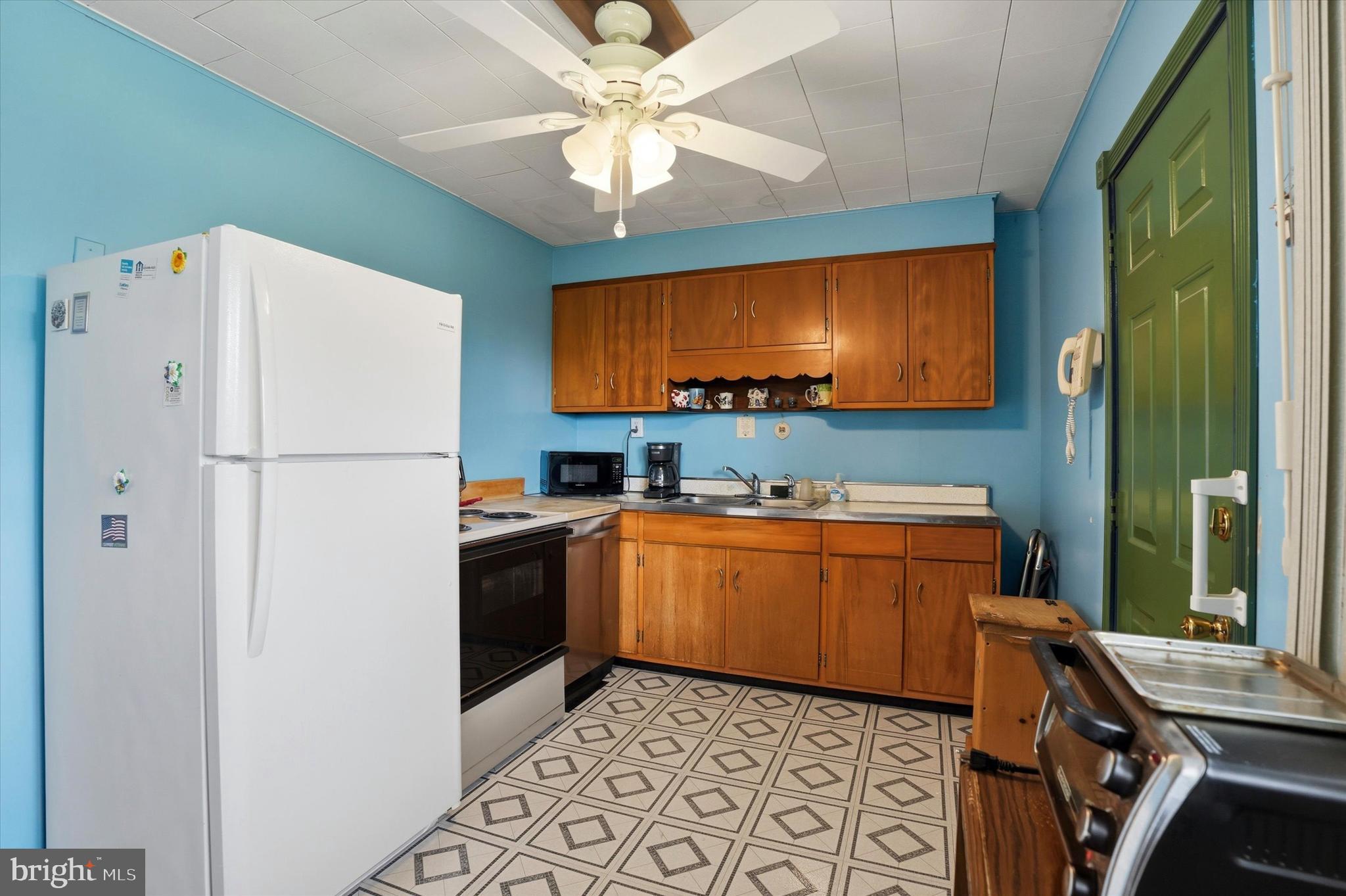108 Durham Road Newtown, PA 18940 - Photo 2 of 14 Kitchen