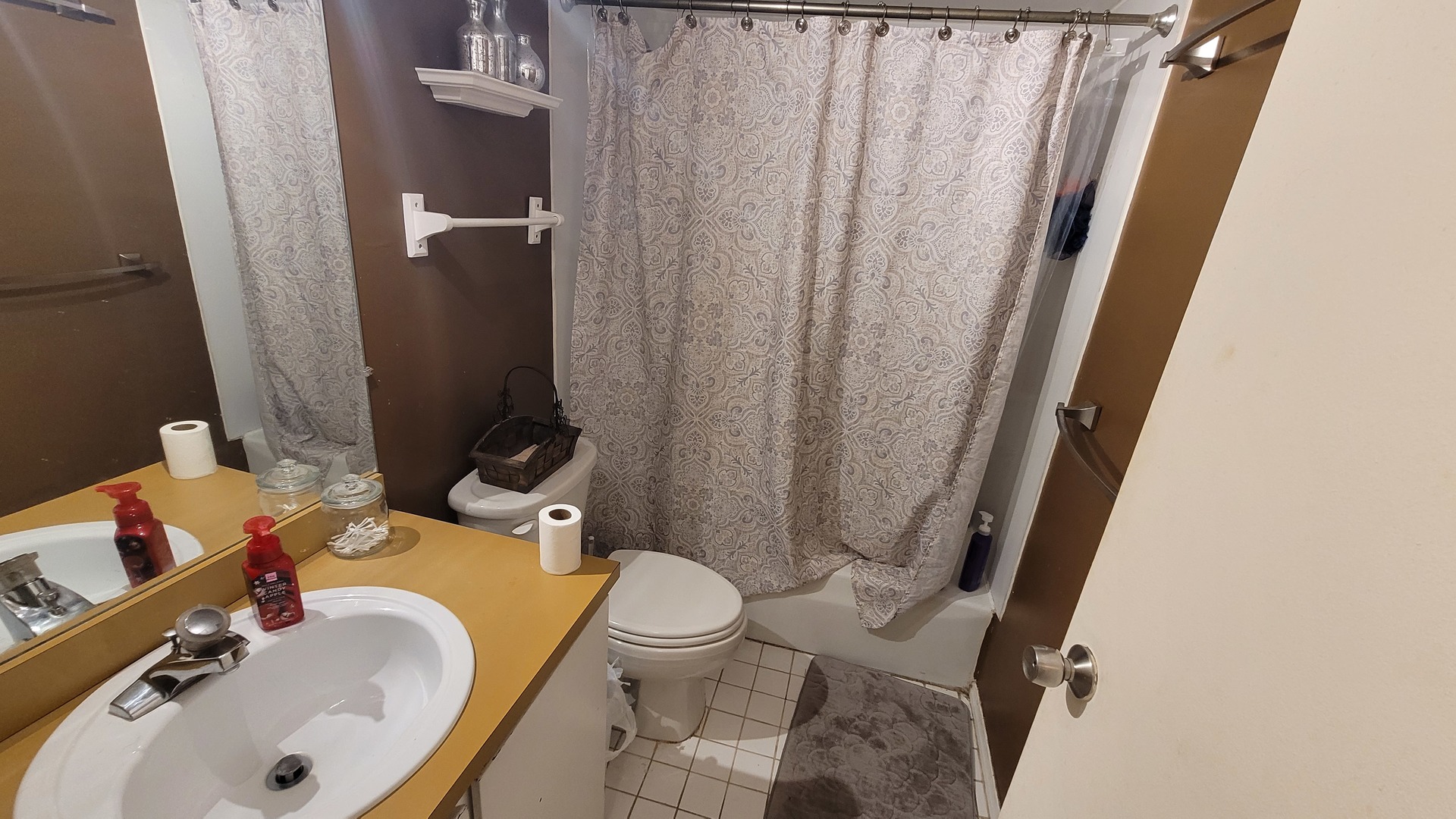 1799 Bristol Walk Hoffman Estates, IL 60169 - Photo 6 of 10 a bathroom with a sink and toilet