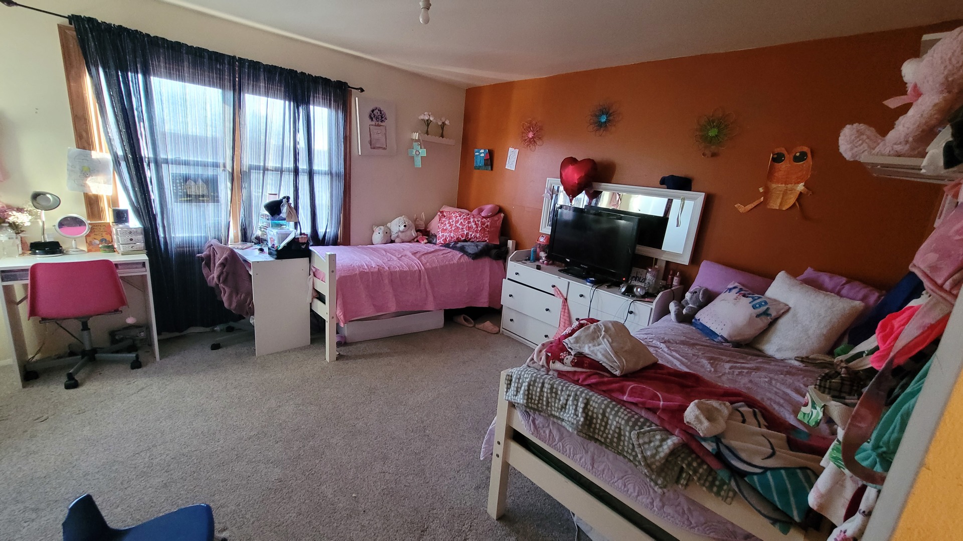 1799 Bristol Walk Hoffman Estates, IL 60169 - Photo 7 of 10 a bedroom with furniture and a window