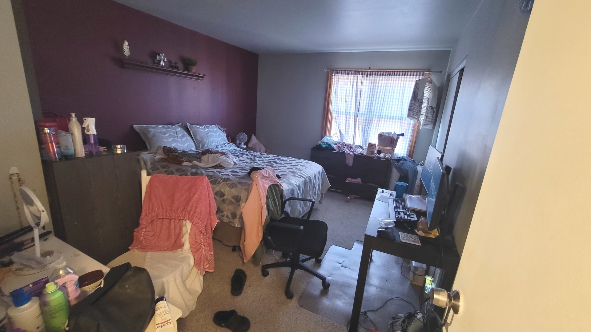 1799 Bristol Walk Hoffman Estates, IL 60169 - Photo 8 of 10 a bed room with a bed and a window