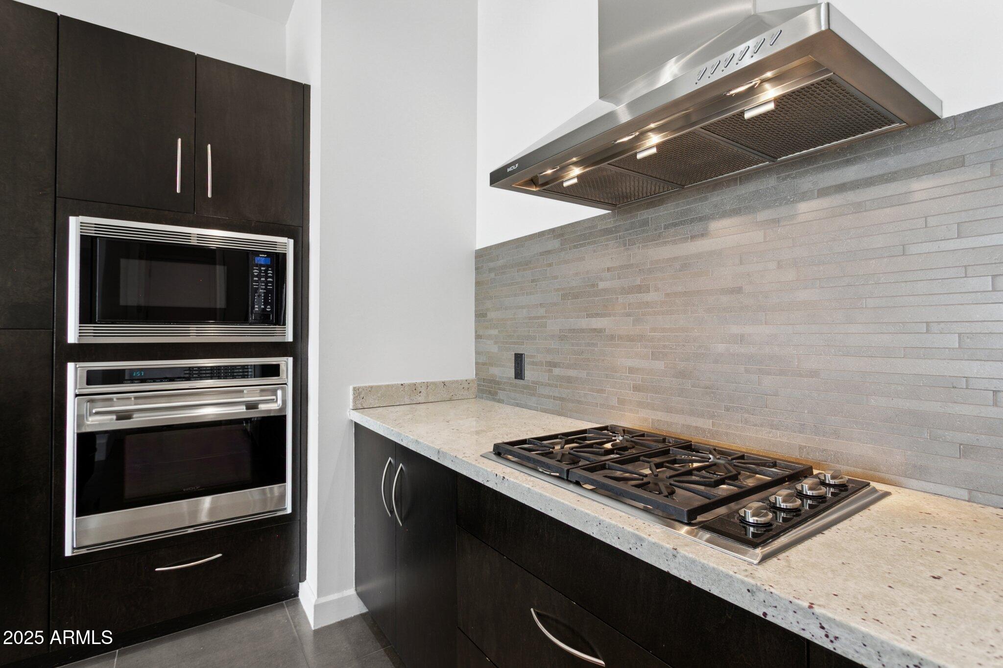 15215 North Kierland Boulevard, Unit 733 Scottsdale, AZ 85254 - Photo 9 of 38 Gas Cooktop