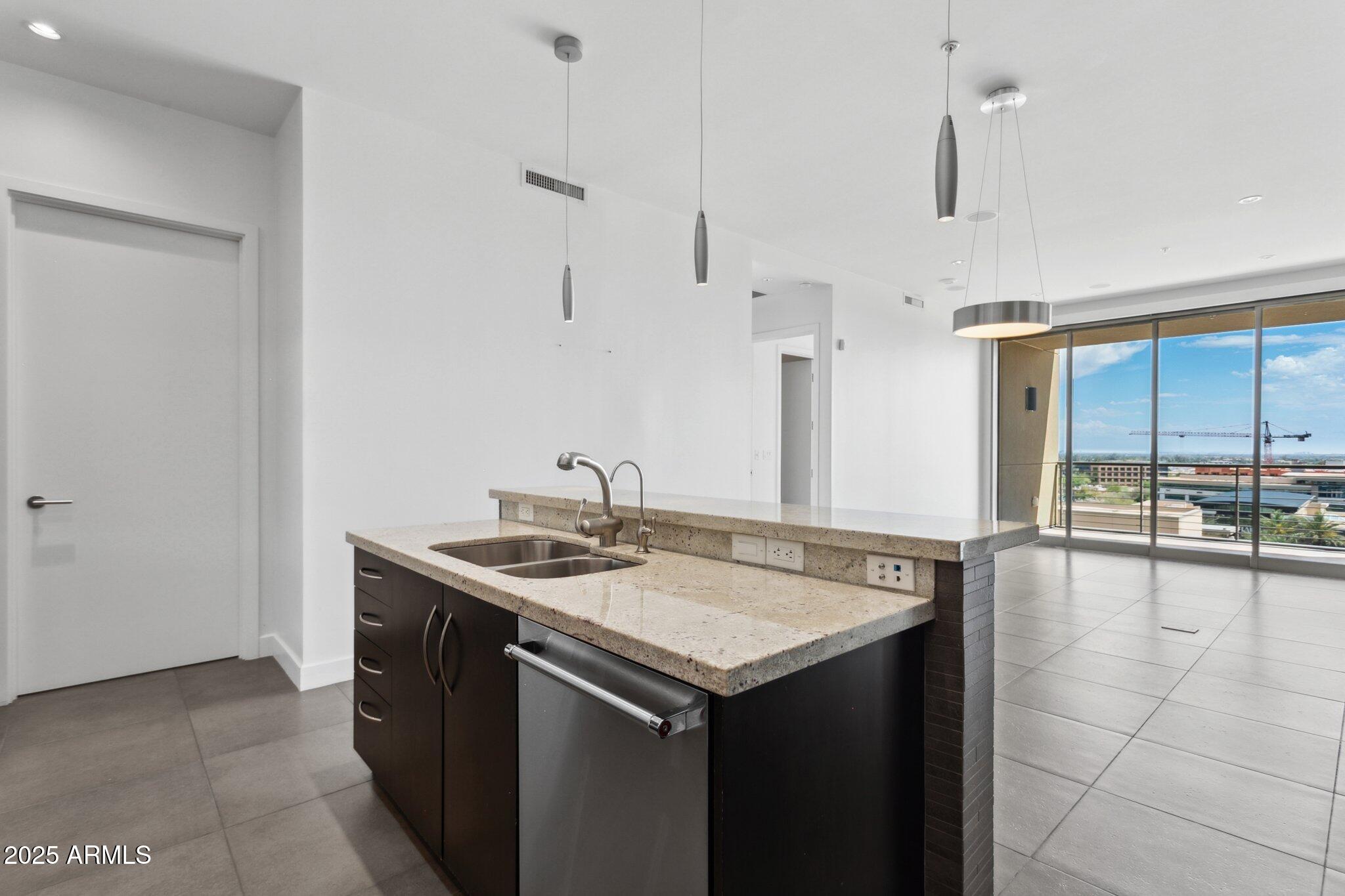 15215 North Kierland Boulevard, Unit 733 Scottsdale, AZ 85254 - Photo 10 of 38 Kitchen Open to Great Room