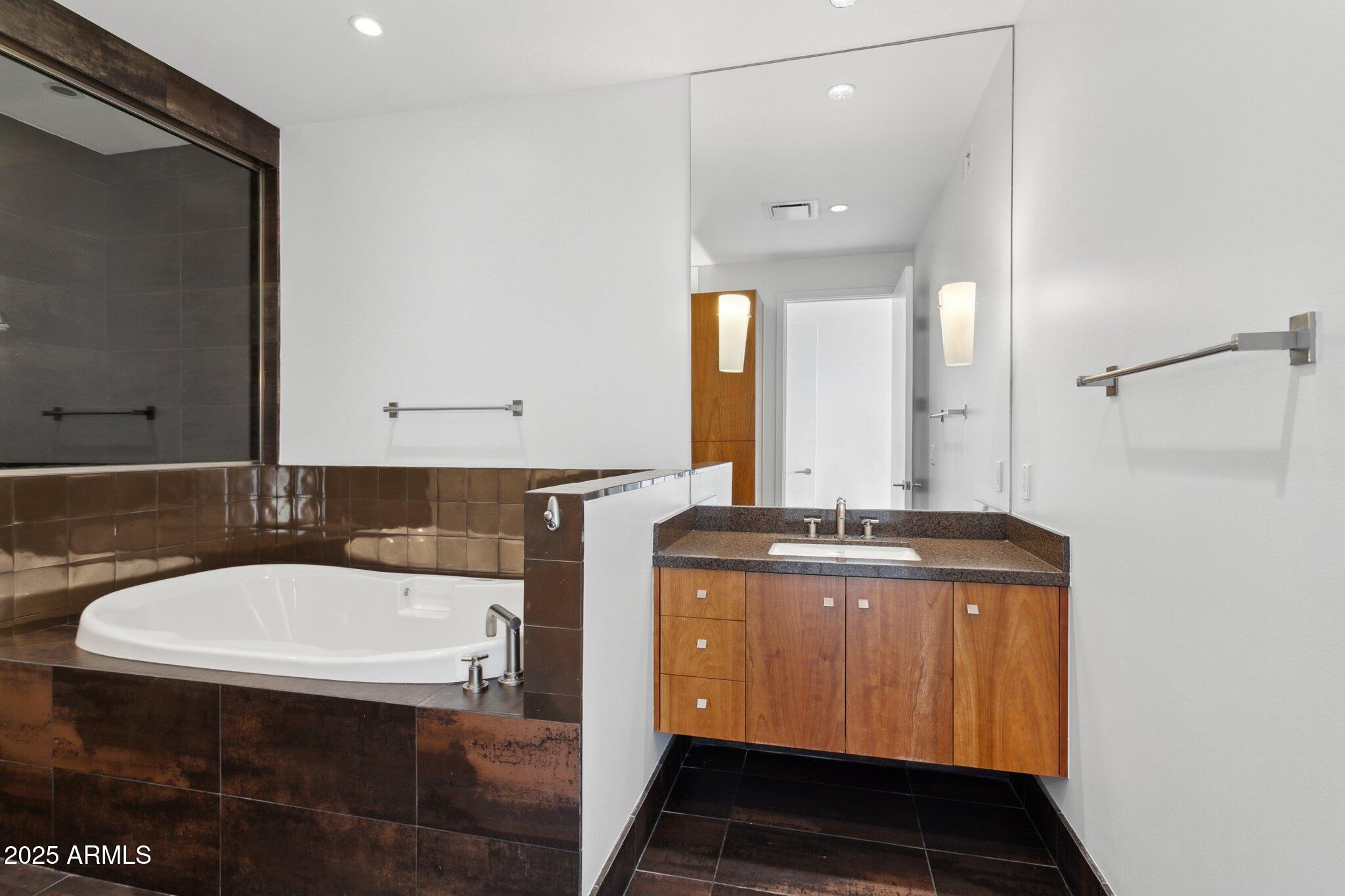 15215 North Kierland Boulevard, Unit 733 Scottsdale, AZ 85254 - Photo 16 of 38 Primary Ensuite - Dual Vanities