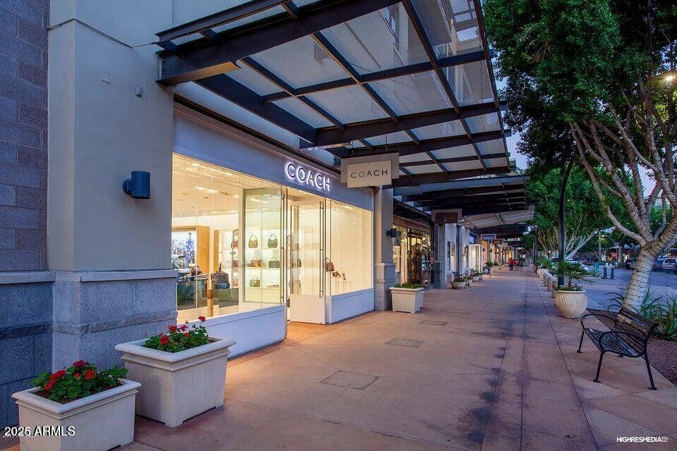 15215 North Kierland Boulevard, Unit 733 Scottsdale, AZ 85254 - Photo 34 of 38 Kierland Commons