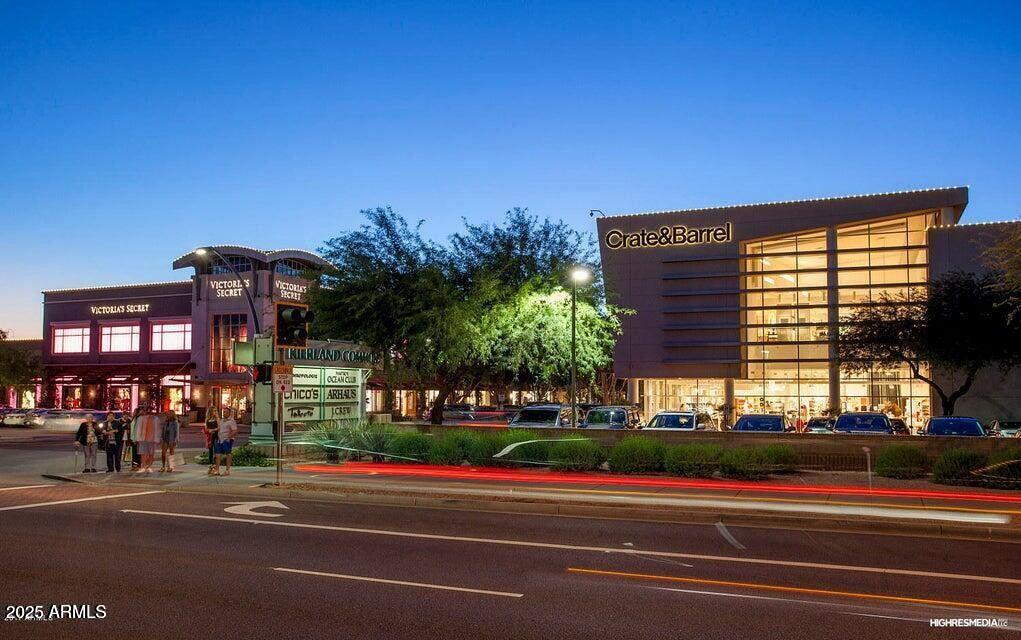 15215 North Kierland Boulevard, Unit 733 Scottsdale, AZ 85254 - Photo 35 of 38 Kierland Commons