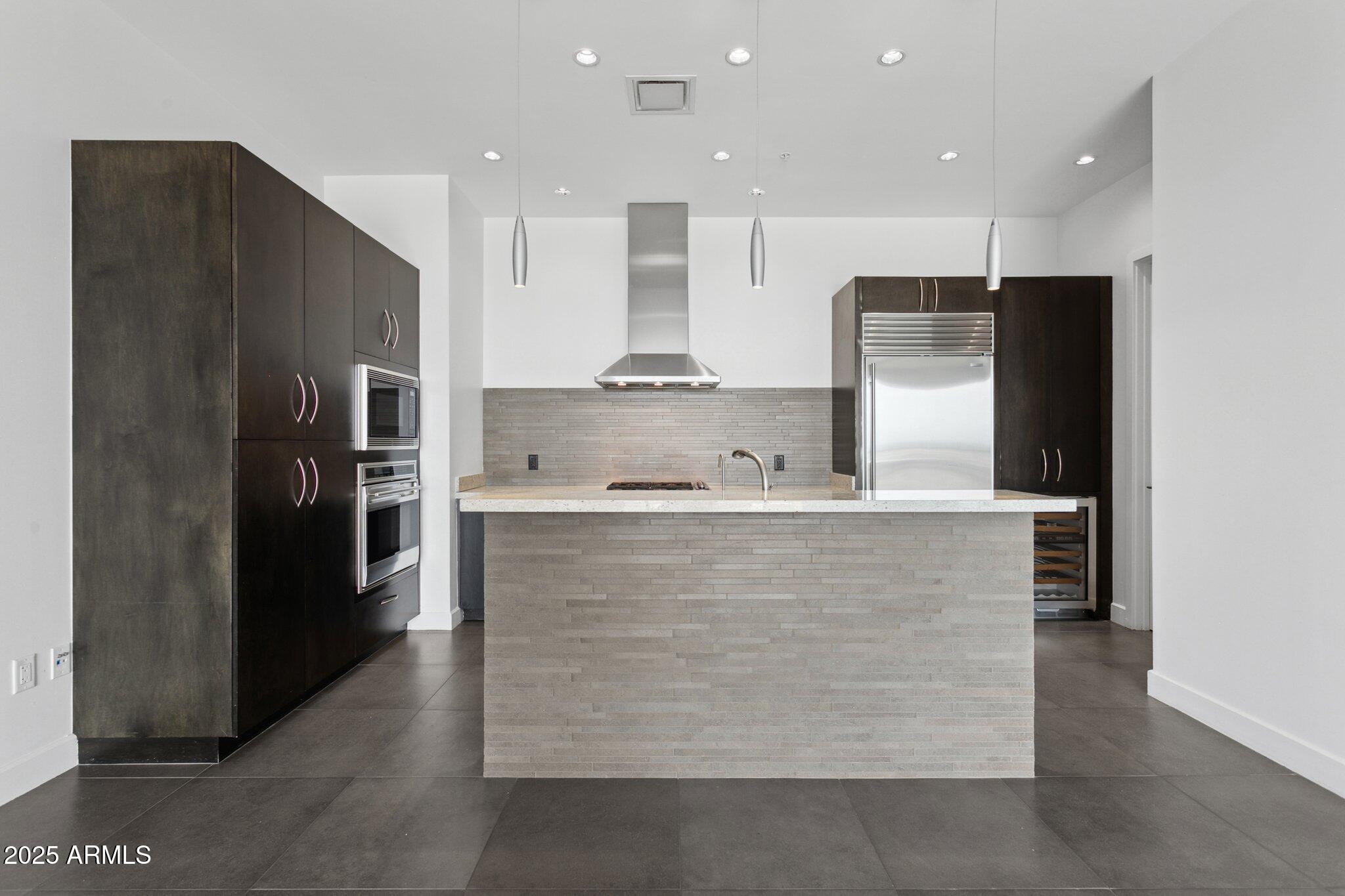 15215 North Kierland Boulevard, Unit 733 Scottsdale, AZ 85254 - Photo 6 of 38 Sleek Modern Kitchen Design