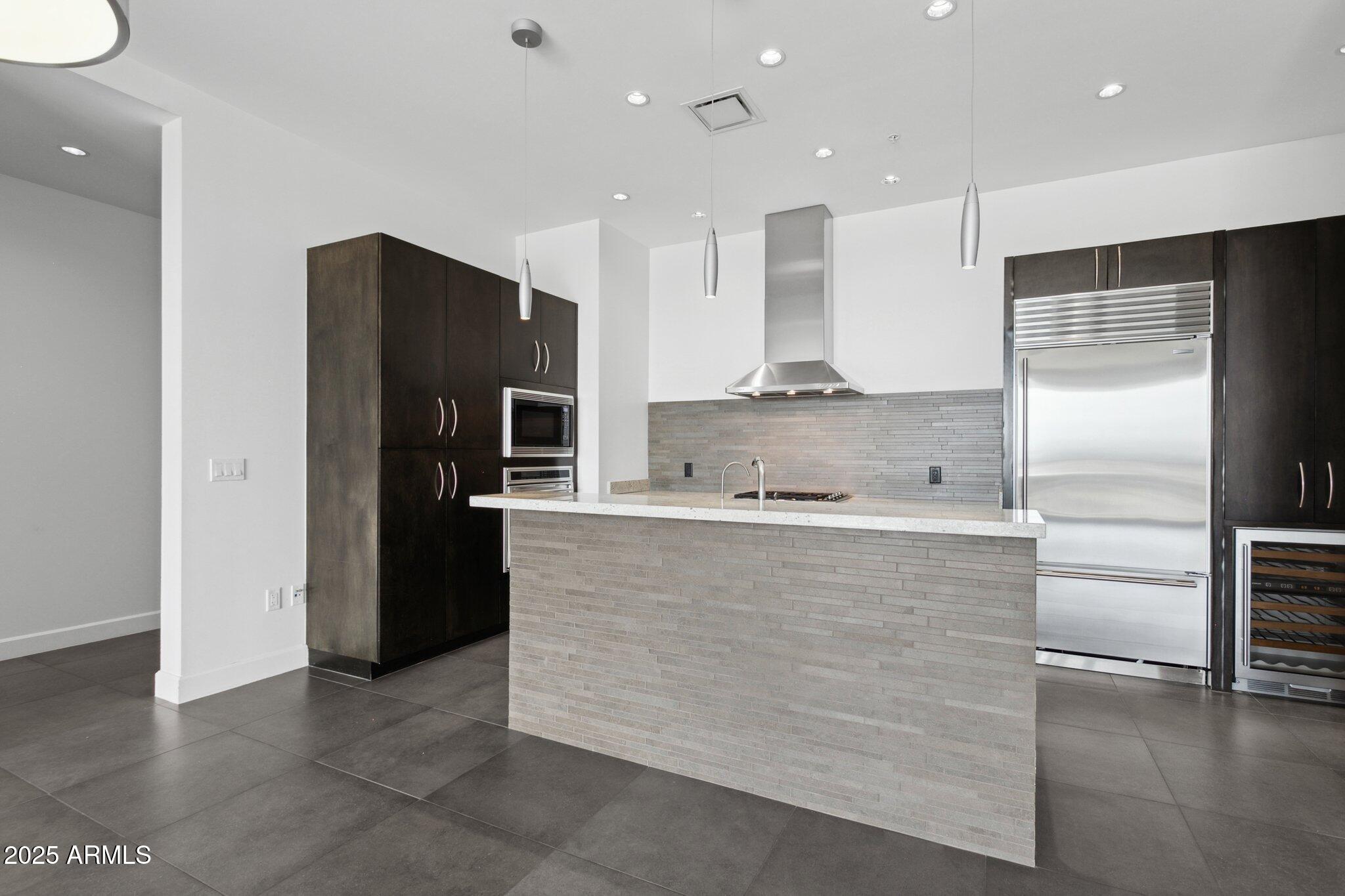 15215 North Kierland Boulevard, Unit 733 Scottsdale, AZ 85254 - Photo 7 of 38 Sleek Modern Kitchen Design