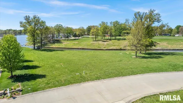 $130,000 | 37 Lake Vista Drive, Taylorville, IL 62568