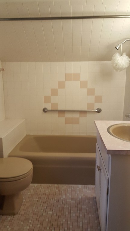 56 Warren Street West Springfield, MA 01089 - Photo 13 of 15 Gallery Image 13