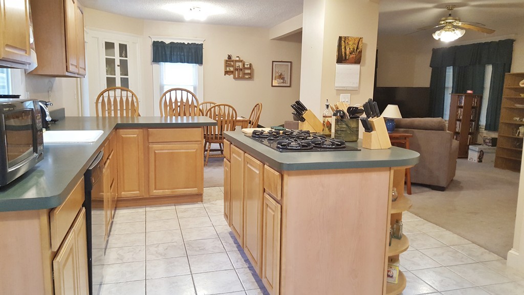 56 Warren Street West Springfield, MA 01089 - Photo 2 of 15 Gallery Image 2