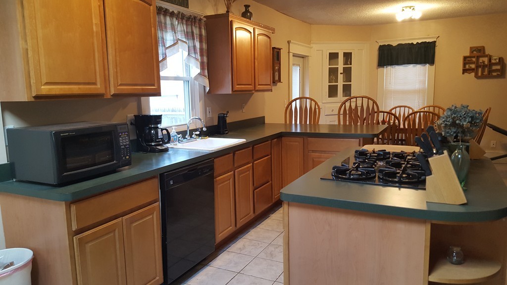 56 Warren Street West Springfield, MA 01089 - Photo 5 of 15 Gallery Image 5