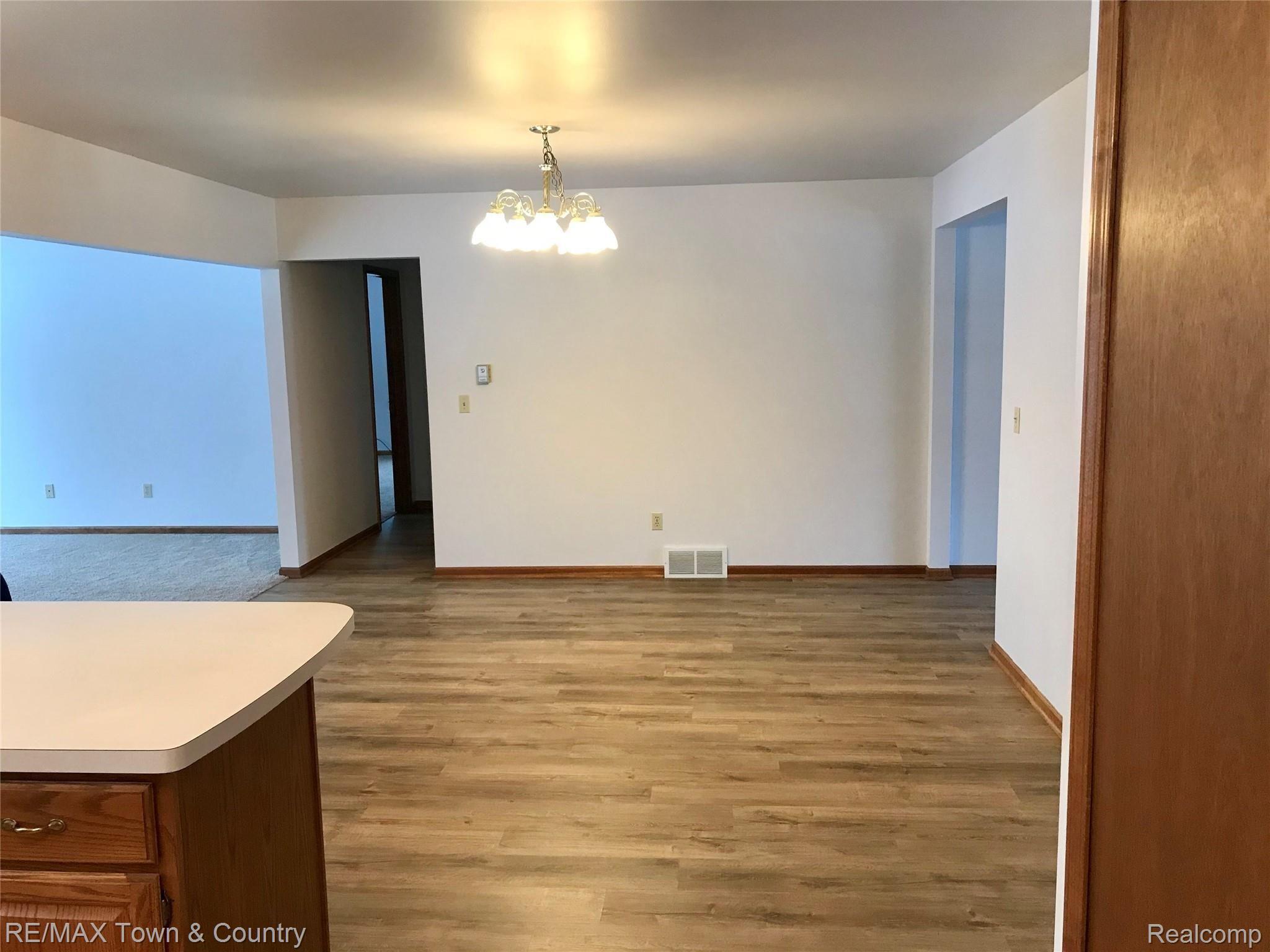 4271 East Carpenter Road Flint, MI 48506 - Photo 15 of 44 IMG-3048.jpg