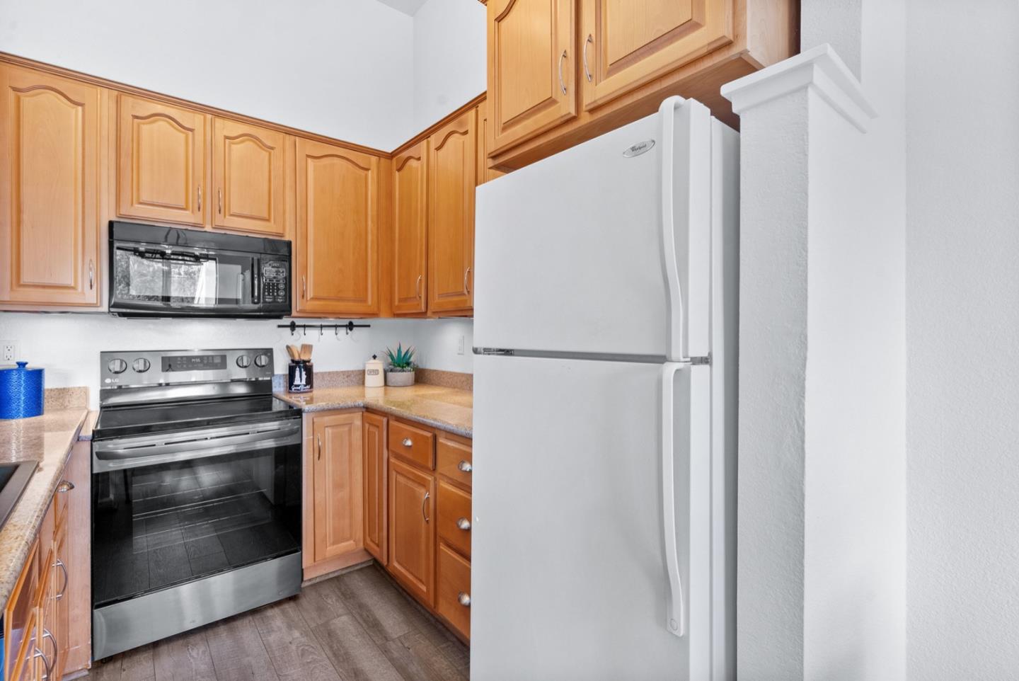 2863 South Bascom Avenue, Unit 804 Campbell, CA 95008 - Photo 12 of 28 a kitchen with a refrigerator stove and microwave