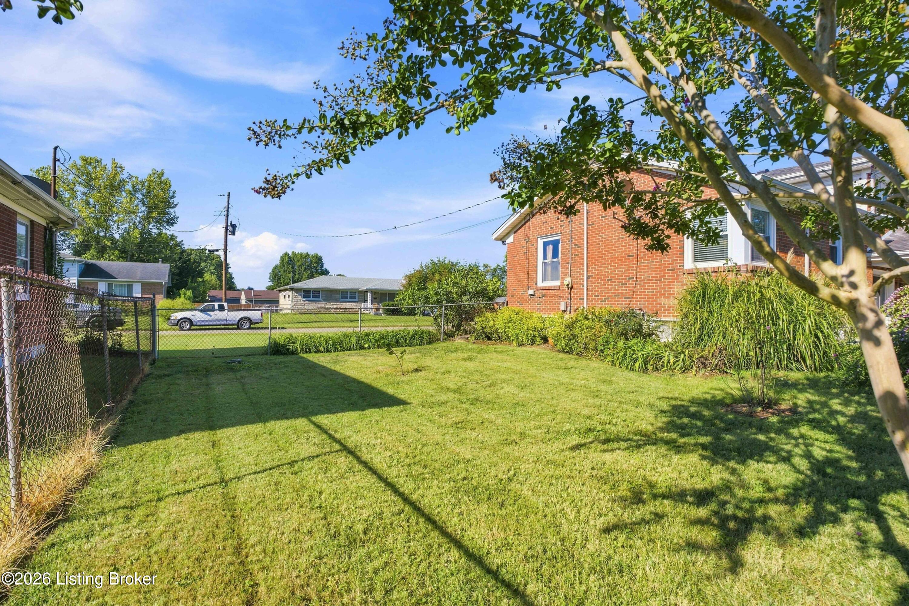 6217 Maywick Road Louisville, KY 40272 - Photo 36 of 46 DSC09463 2