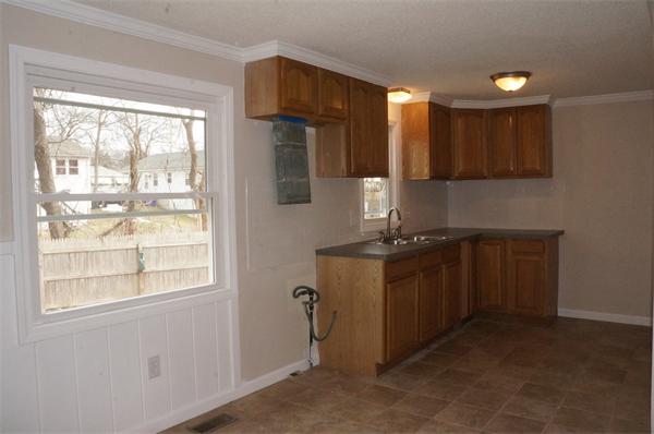 35 Hood Street Springfield, MA 01109 - Photo 8 of 14 Gallery Image 8