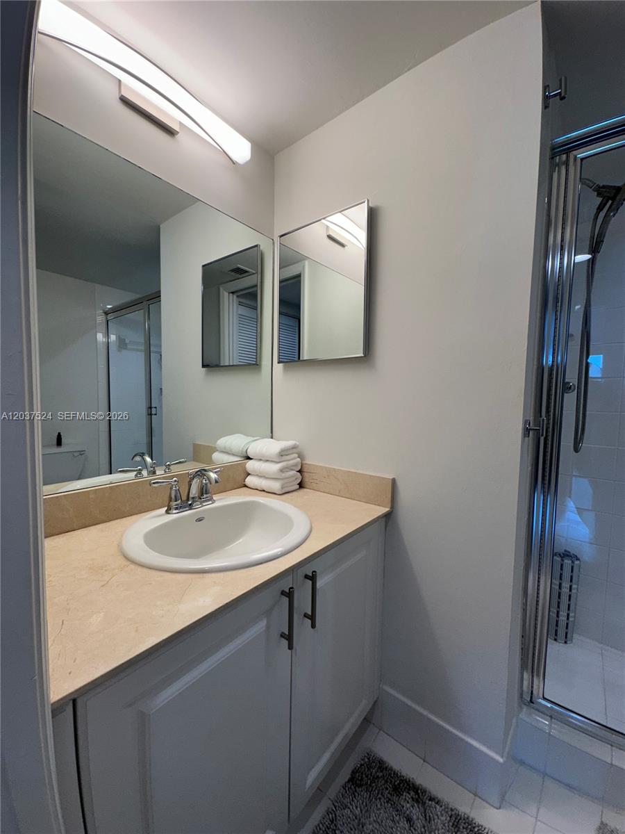 90 Alton Road, Unit 2809 Miami Beach, FL 33139 - Photo 14 of 28