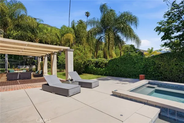 $2,416,000 | 940 North Silent Ranch Drive, Glendora, CA 91741