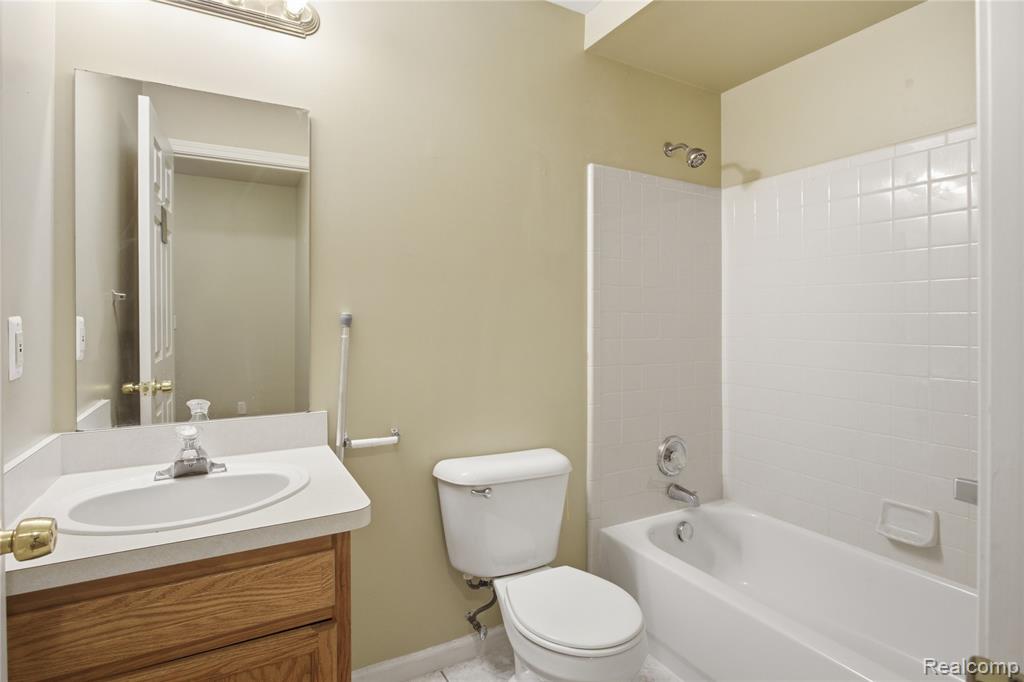 4118 Devon Road Royal Oak, MI 48073 - Photo 12 of 25