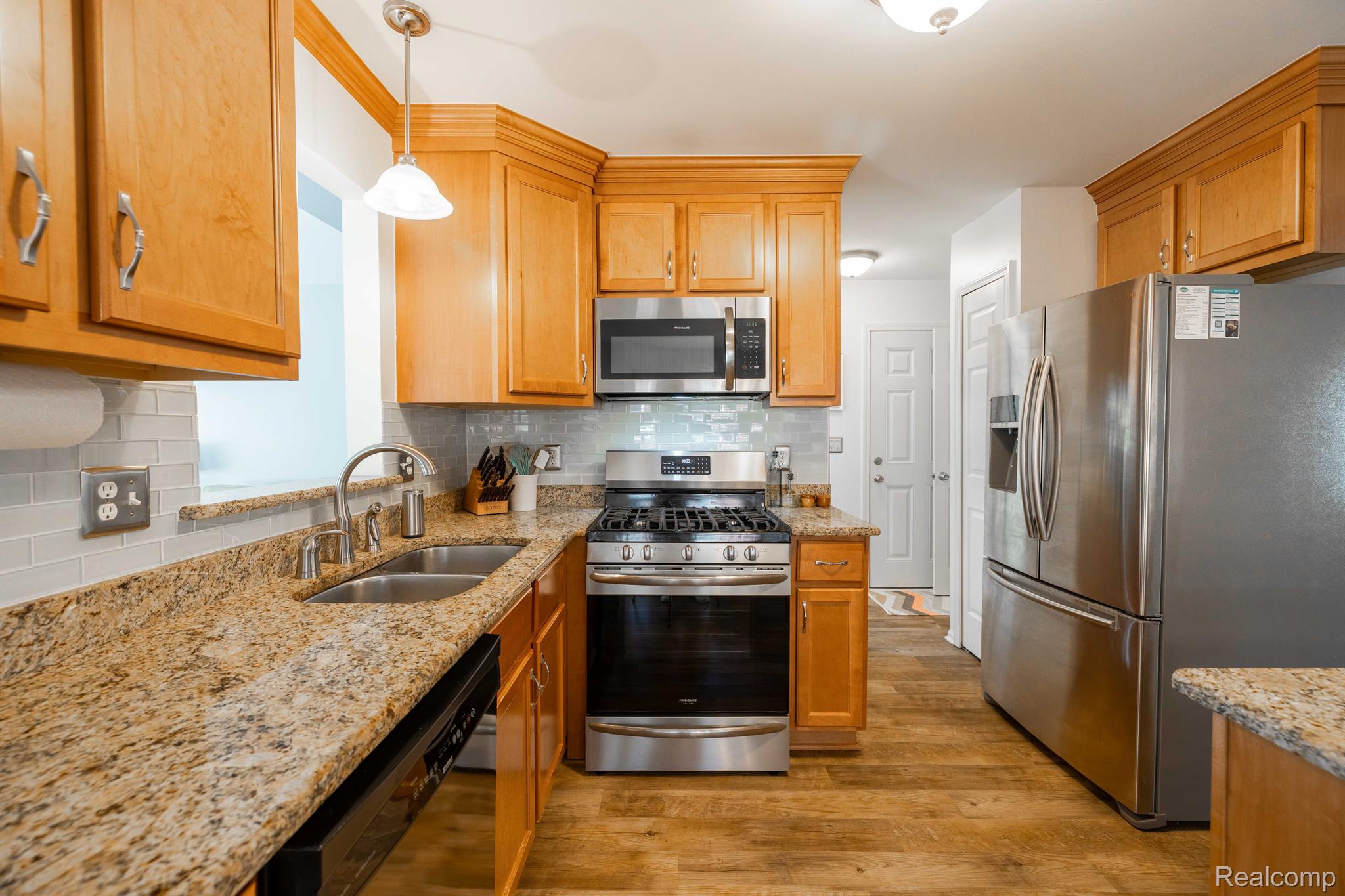 21481 Hall Road Trenton, MI 48183 - Photo 9 of 36 Gallery Image 9