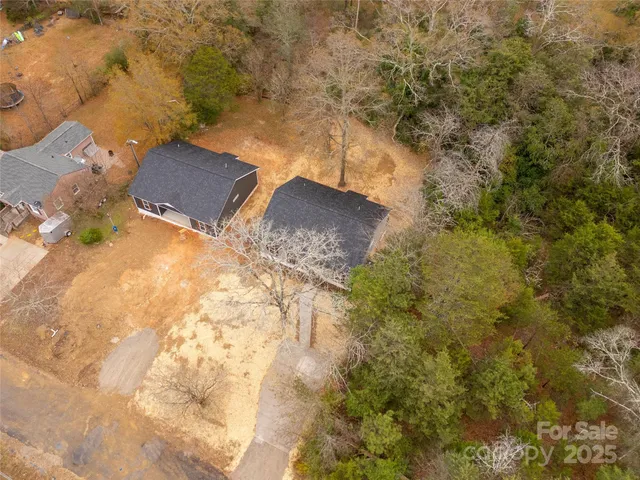 a view of a yard in a yard