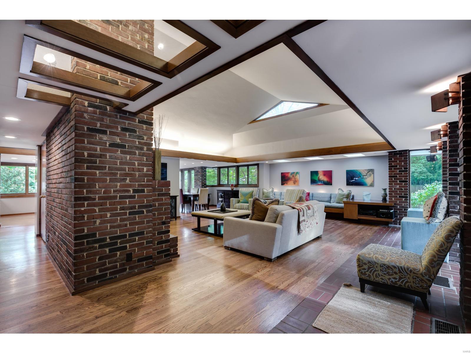 24 Dielman Road Ladue, MO 63124 - Photo 2 of 32 Gallery Image 2