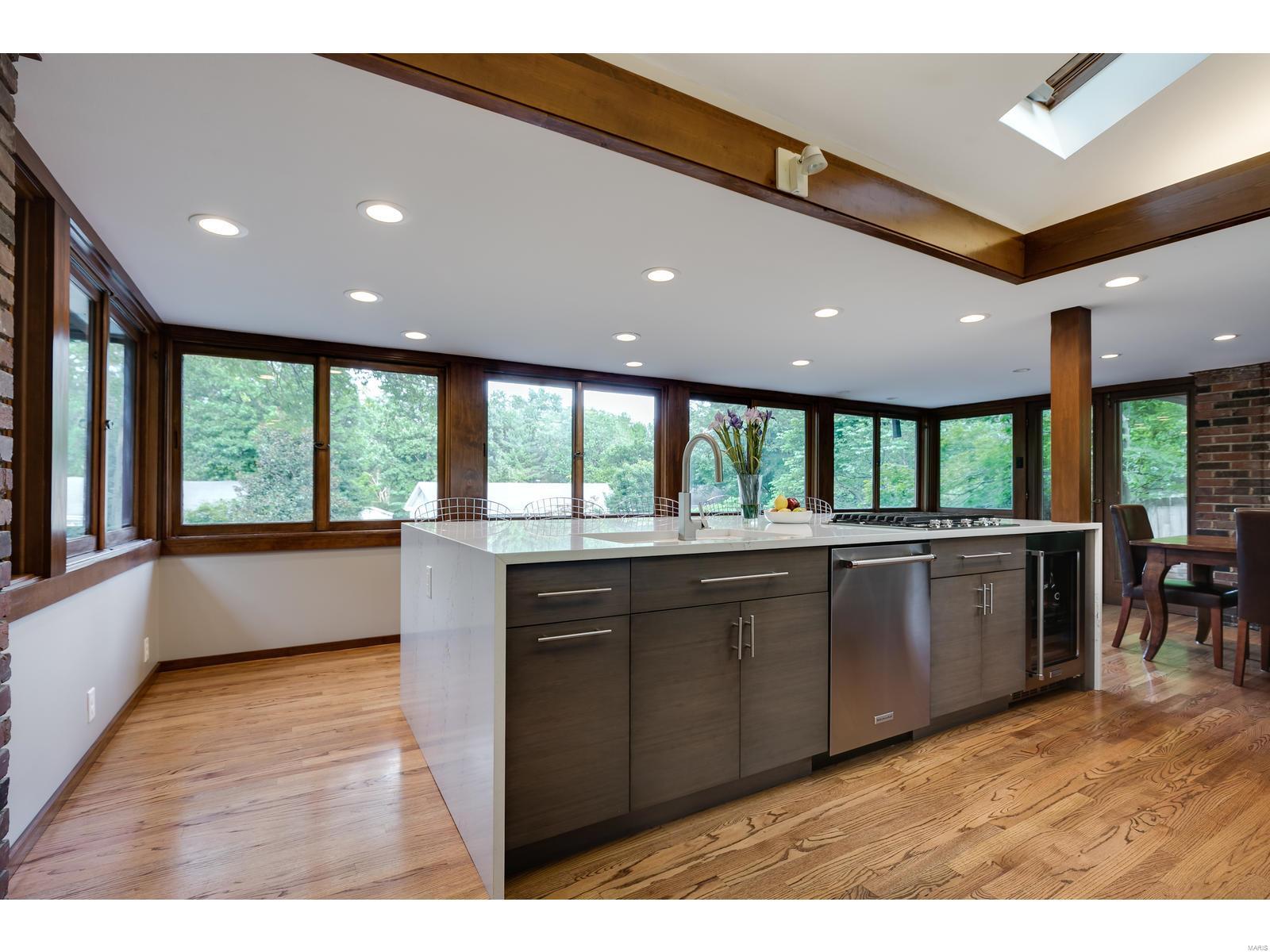 24 Dielman Road Ladue, MO 63124 - Photo 12 of 32 Gallery Image 12