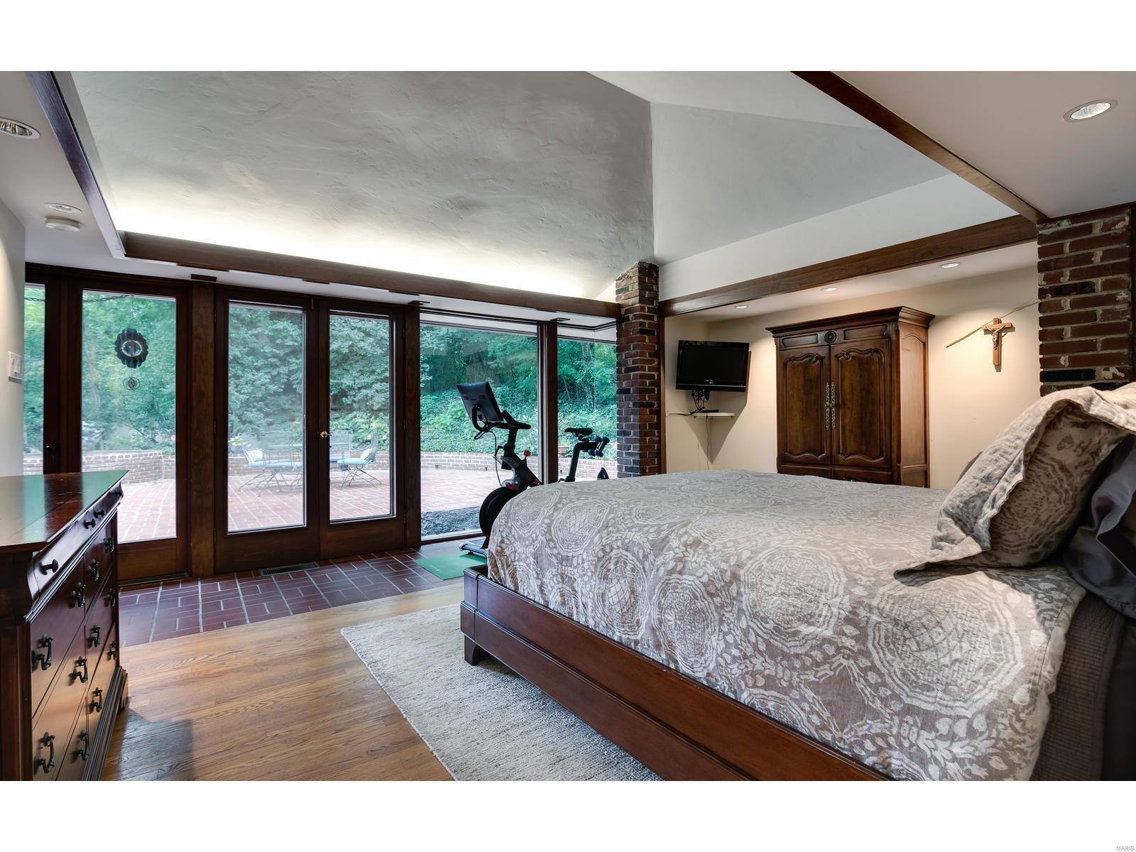24 Dielman Road Ladue, MO 63124 - Photo 17 of 32 Gallery Image 17