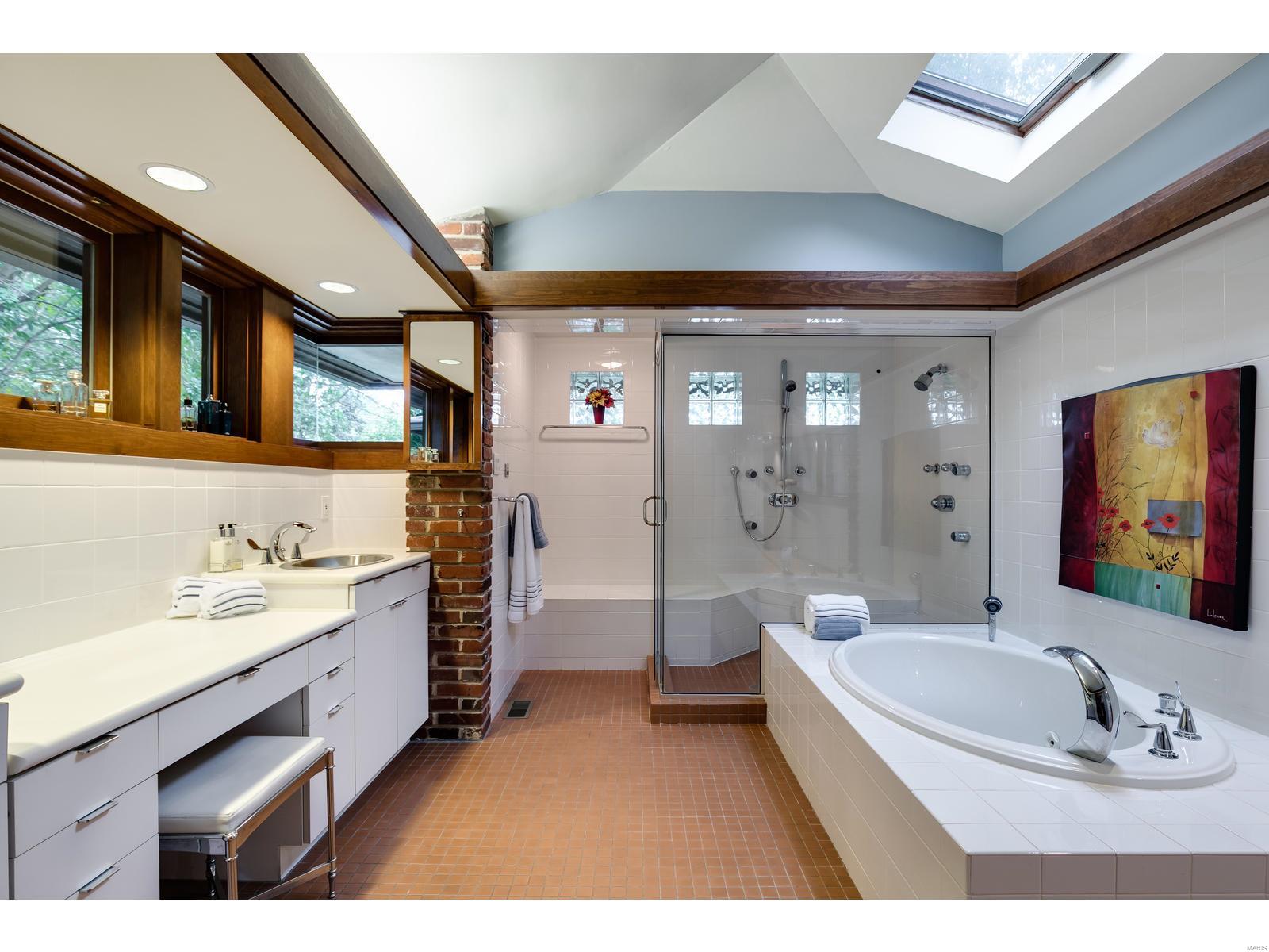 24 Dielman Road Ladue, MO 63124 - Photo 18 of 32 Gallery Image 18