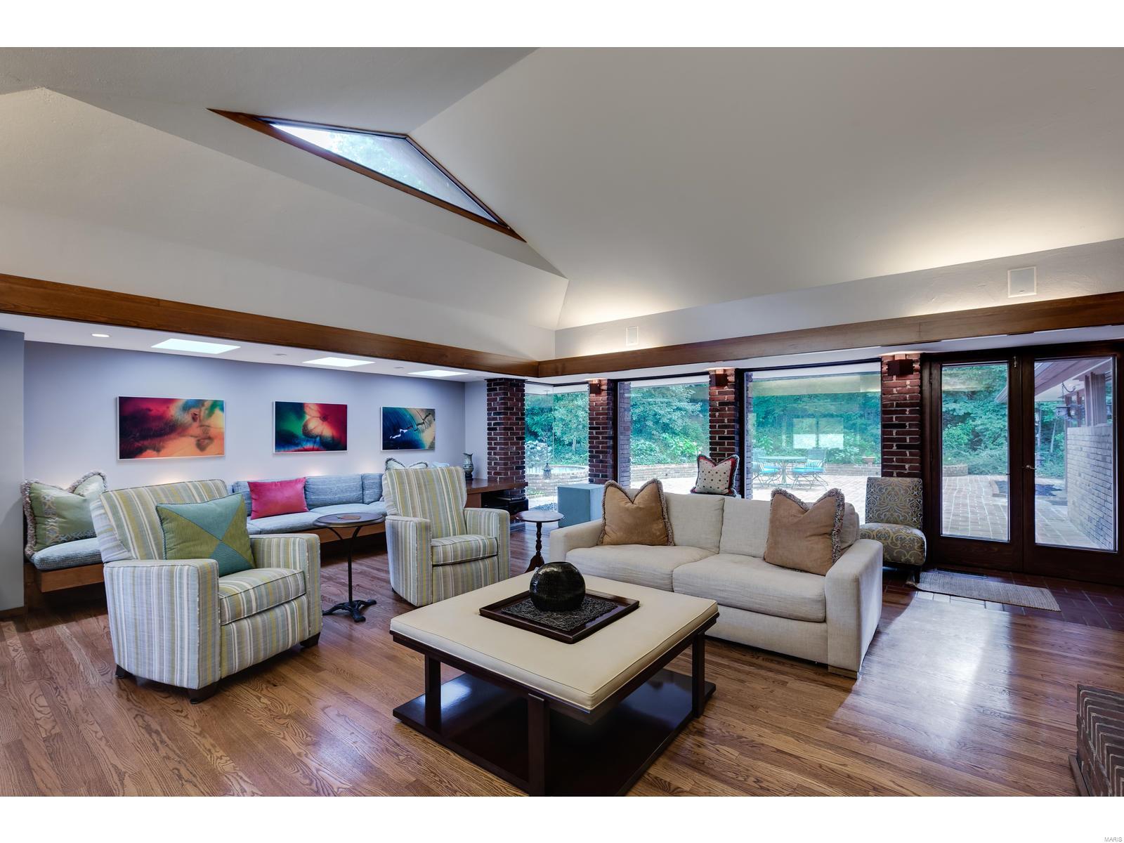 24 Dielman Road Ladue, MO 63124 - Photo 3 of 32 Gallery Image 3
